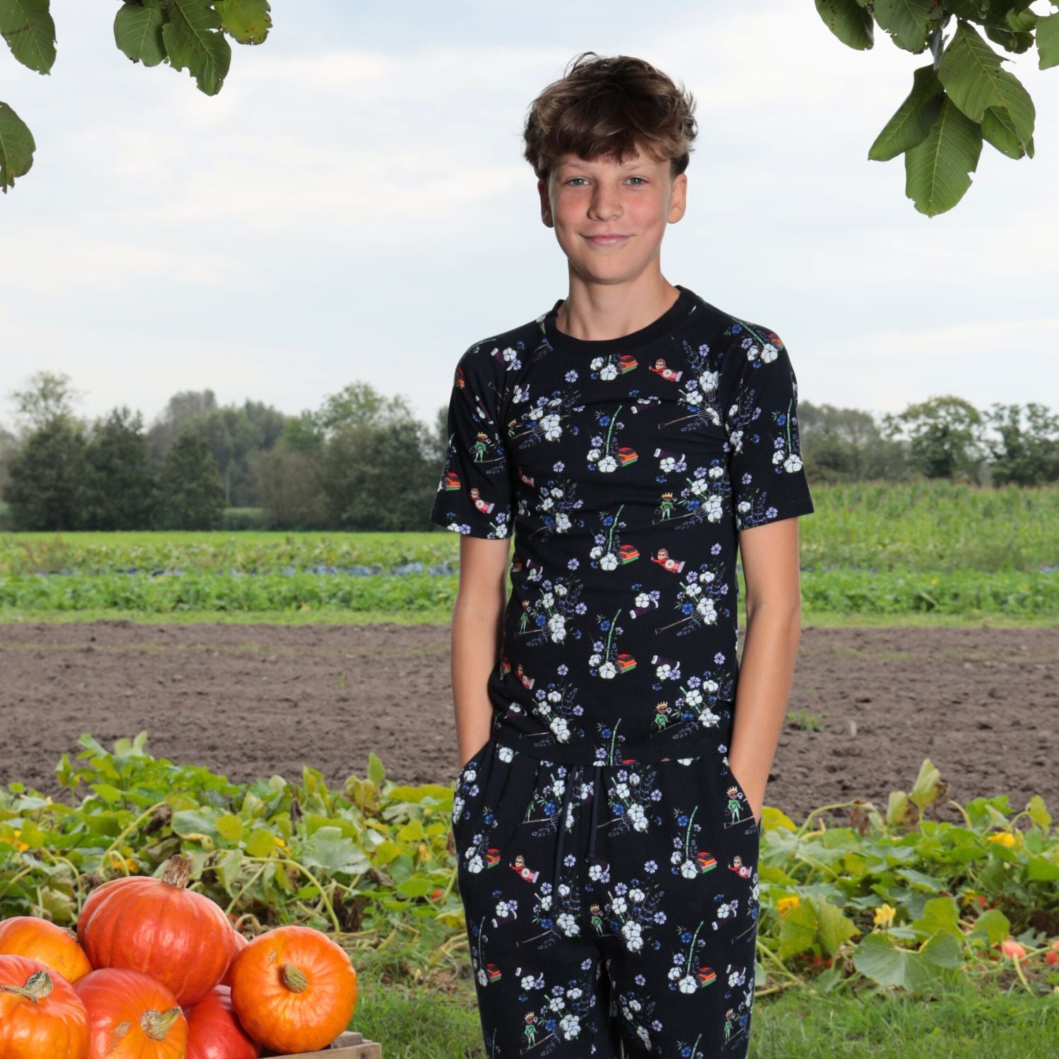 Schwarzes Blumen-T-Shirt für Jungen und Mädchen