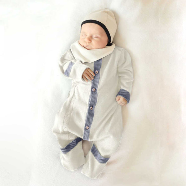 Gestrickter Neugeborenen-Overall aus Bio-Baumwolle