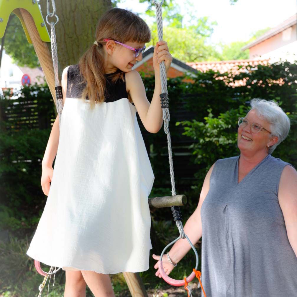 Meisjes witte jurk voor de zomer 