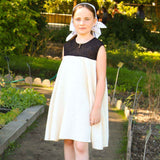 Weißes Babydoll-Kleid mit schwarzem Tüll